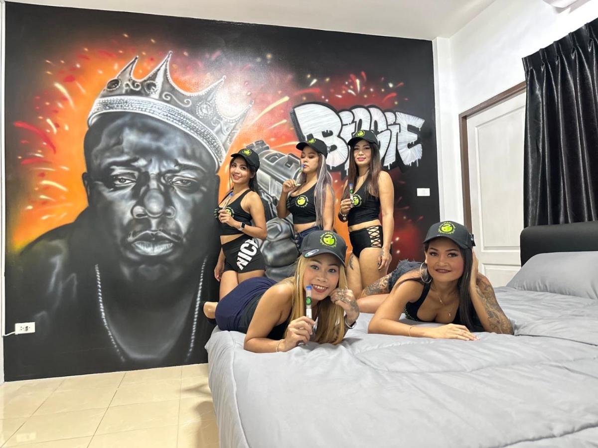 Bonkers Guesthouse Pattaja Kültér fotó